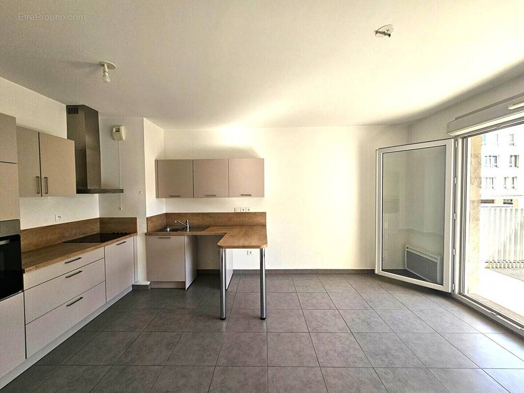 Appartement à MARSEILLE-1E