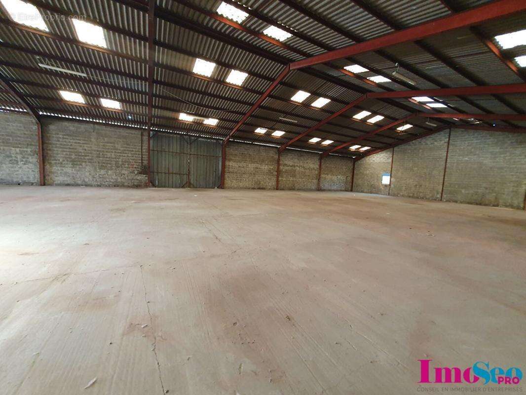 Commerce à AMBARES-ET-LAGRAVE