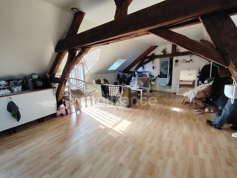 Appartement à COULANGES-LA-VINEUSE