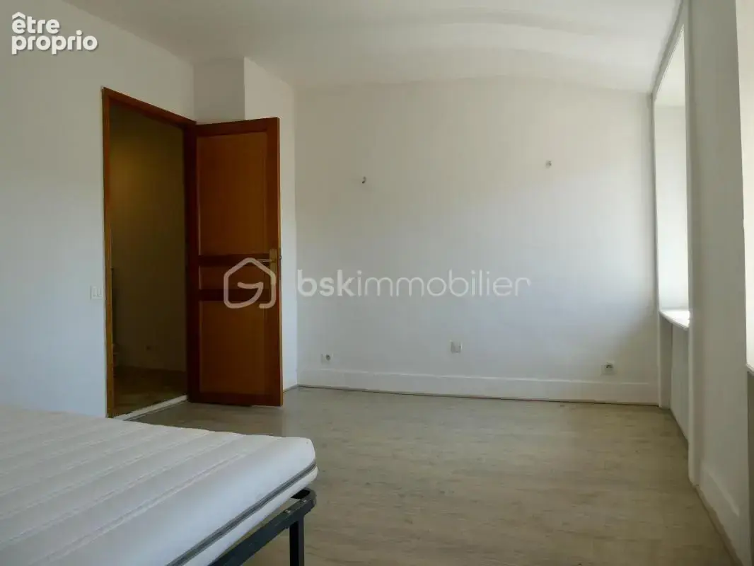 Centre Ville T2 55 m² Traversant Faibles charges Bon état - photo 6