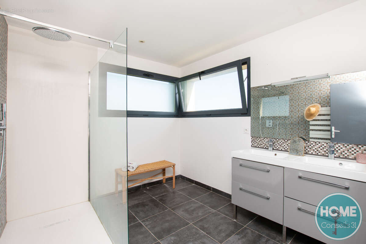 À Toulouse (31), immobilier de prestige : VILLA AVEC VUE SPLENDIDE SUR TOULOUSE - photo 18