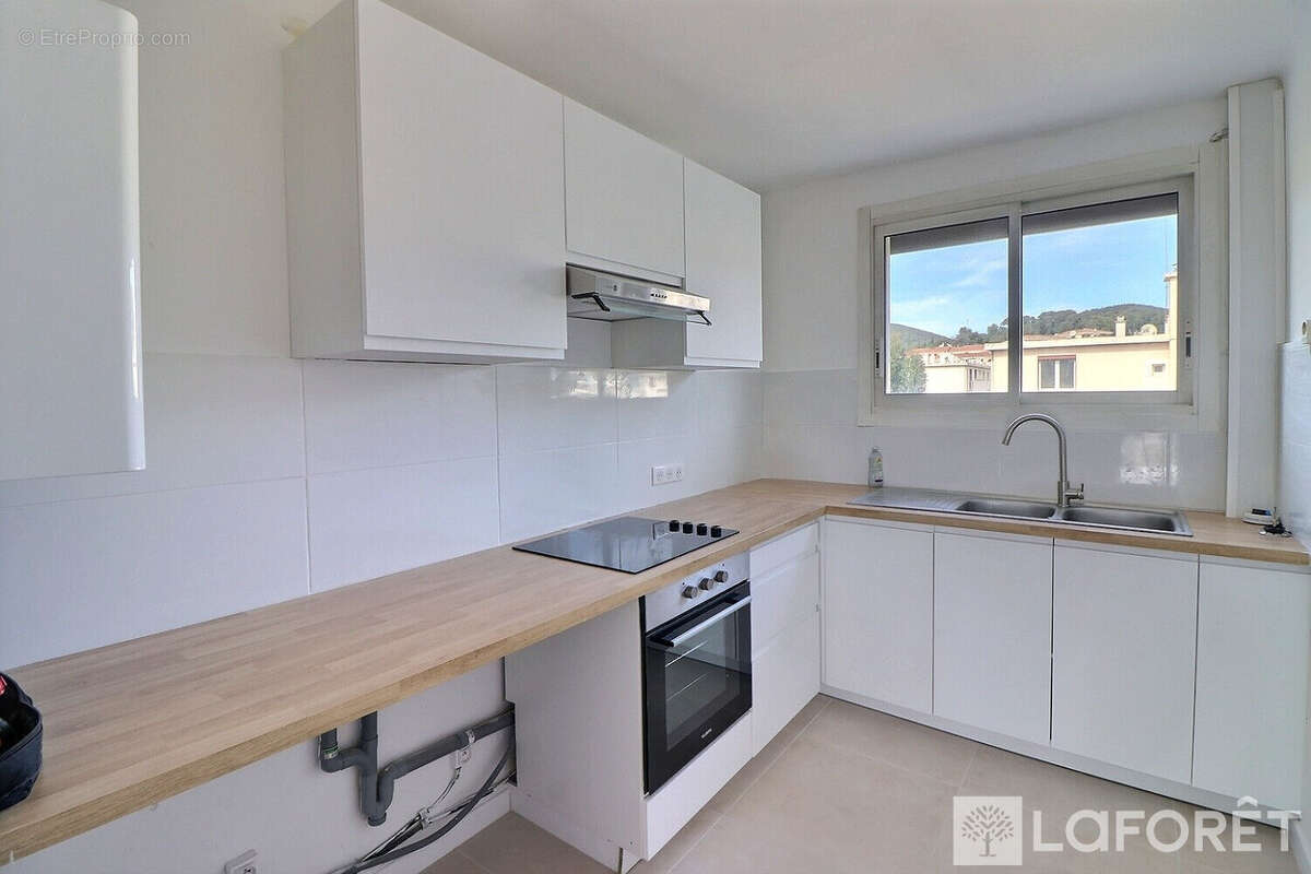 DERNIER ETAGE- F4-Balcon-Stationnement-Cave-Hyères Ouest - photo 3