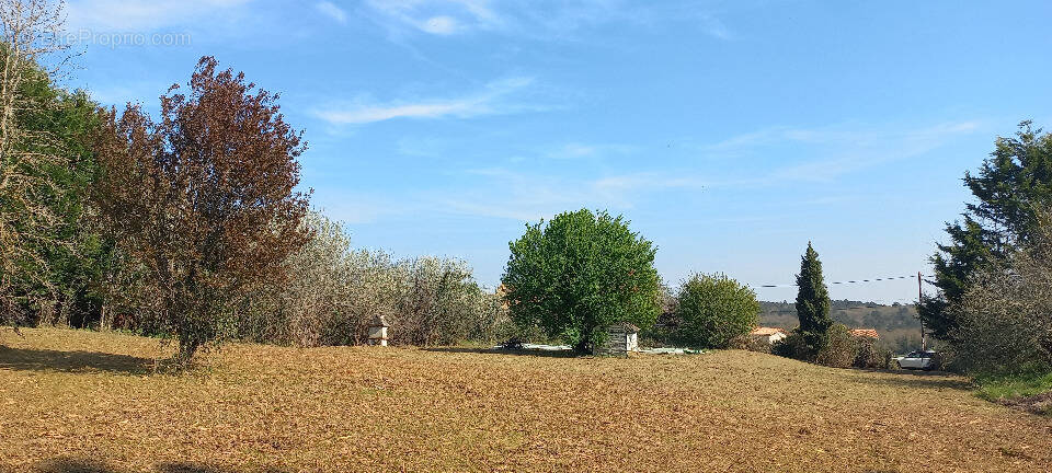 Terrain à EYGURANDE-ET-GARDEDEUIL