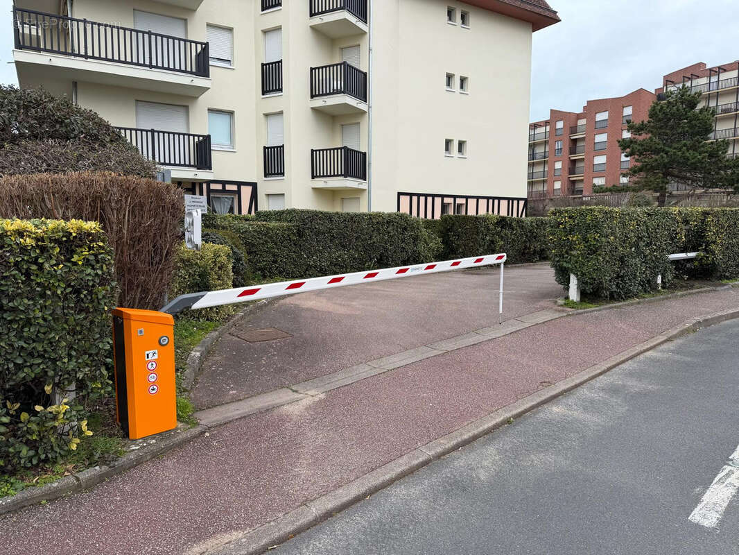 Parking à CABOURG