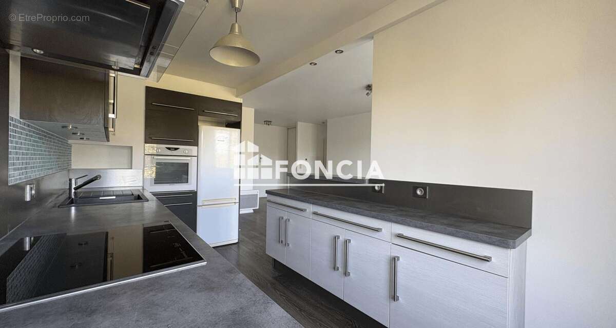 CORBEIL - Beau 3 Pièces avec balcon et parking - photo 9