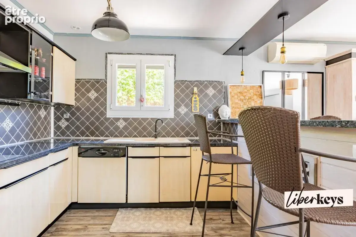 VINASSAN : Charmante maison de 135m² sans vis à vis avec terrain/jacuzzi et garage - photo 7