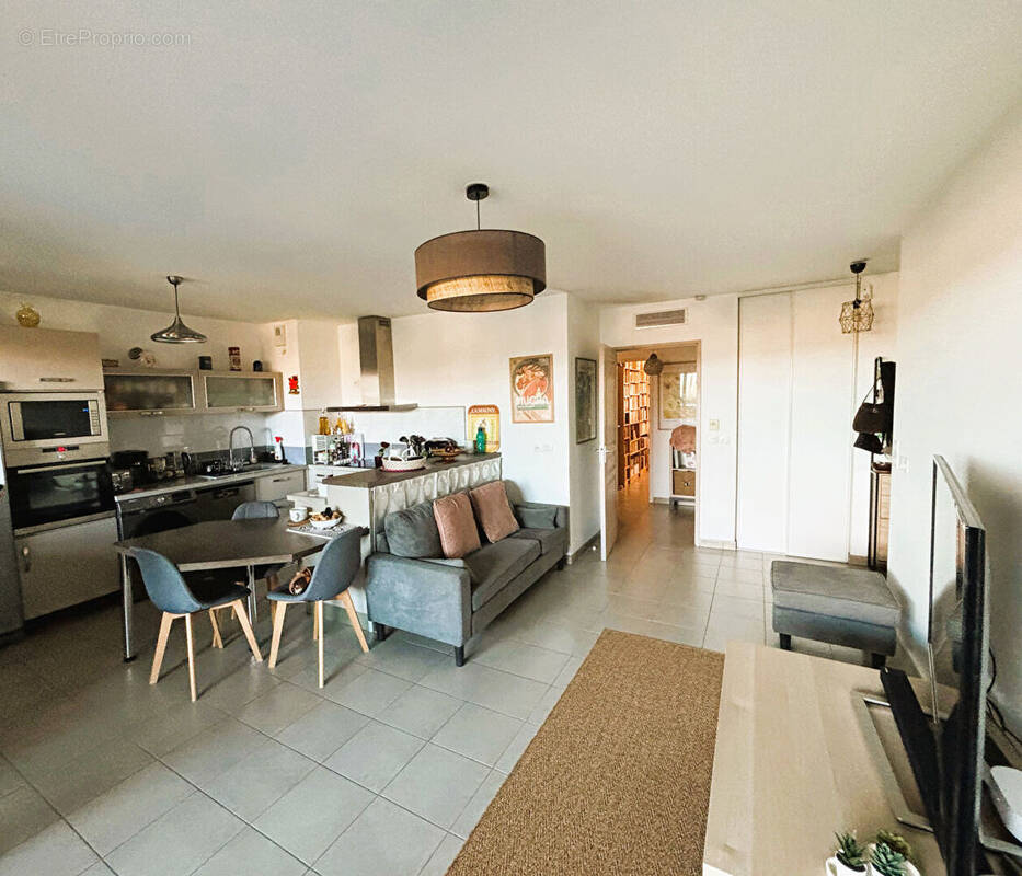 Appartement à PEYNIER