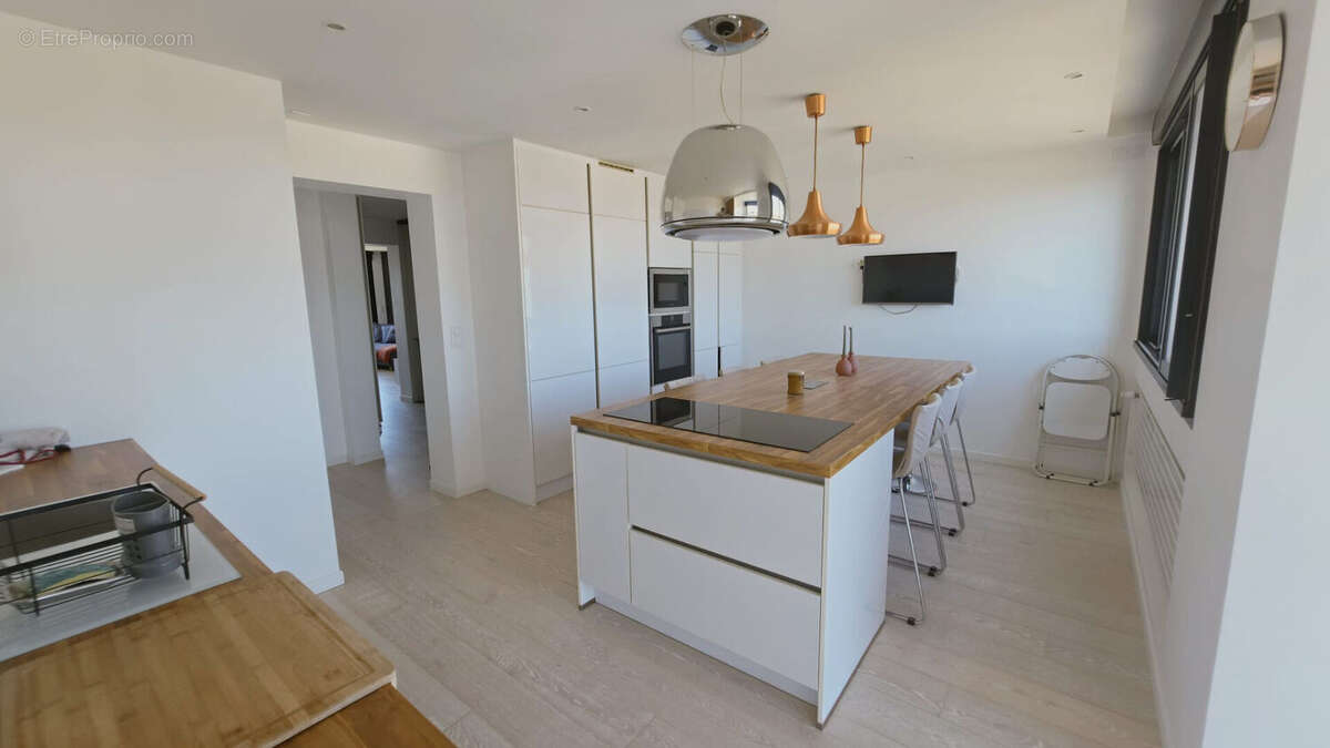 Rennes Aristide Briand - Thabor - Élégant T3 lumineux avec balcon, garage et vue dégagée - photo 8