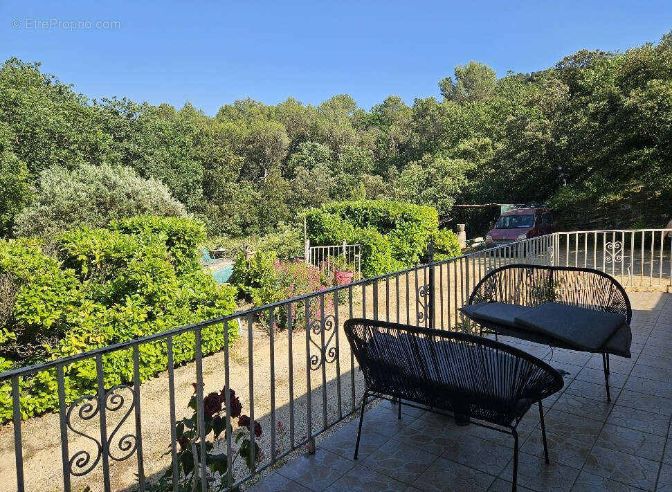 Maison à MORNAS