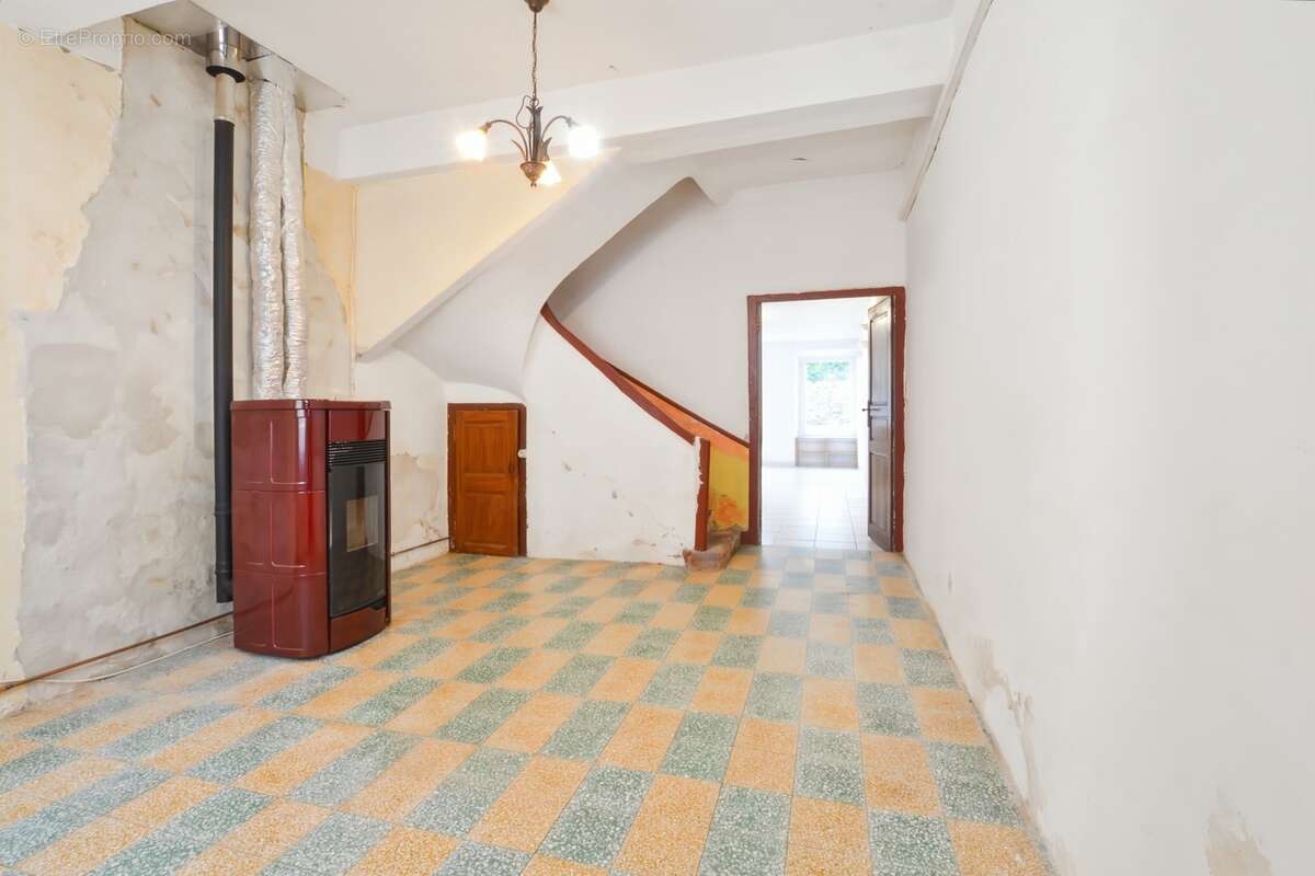 Saint-Chinian – Maison de village de 95 m², 4 chambres et cour sans vis-à-vis - photo 5