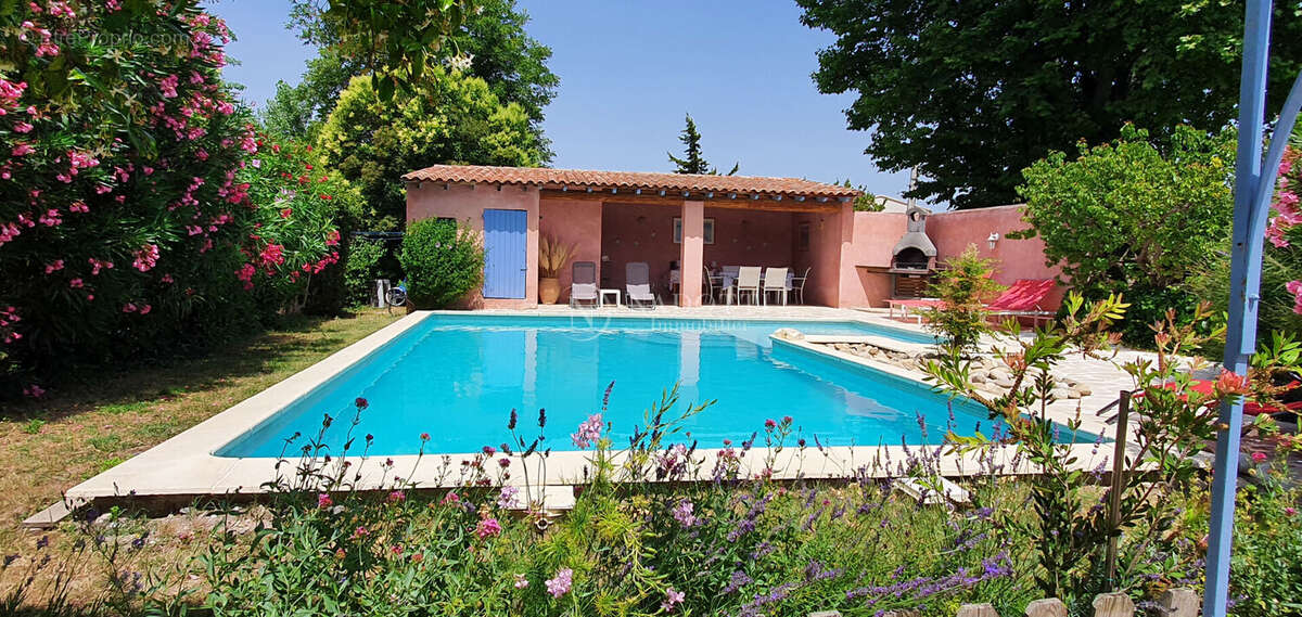L'isle sur la Sorgue,  en Provence, superbe villa avec piscine sur 1500 m² de terrain clos. - photo 10