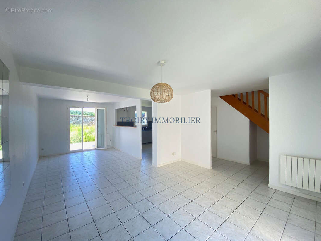 Maison à THOIRY
