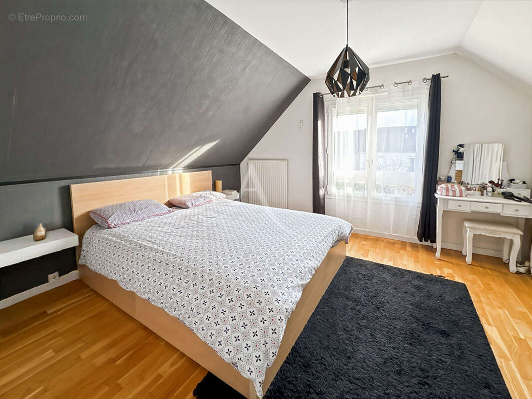 Maison à JOUY-LE-MOUTIER