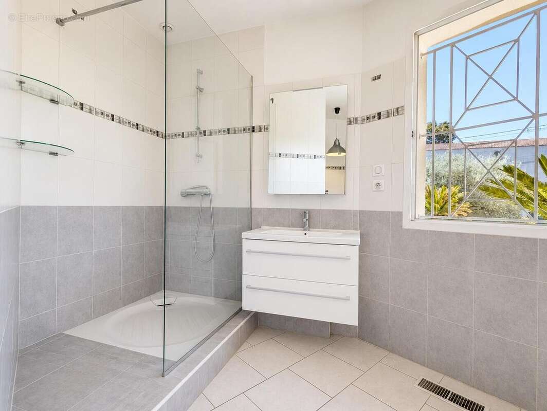 Maison 132 m² à Decines-Charpieu  - photo 9