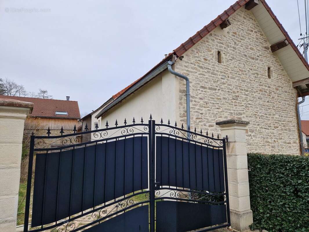 Maison à SAINT-LOUP-GEANGES