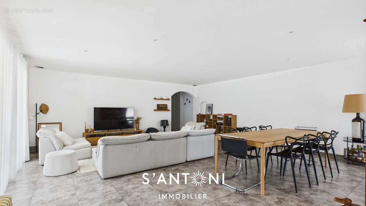 LE GRAU D'AGDE- Villa de PP sur terrain de 915 m² proche de toutes commodités - photo 7