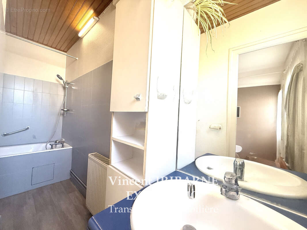 Maison de Ville, Saintes Centre Rive Gauche, 2 Chambres et Cour - photo 8