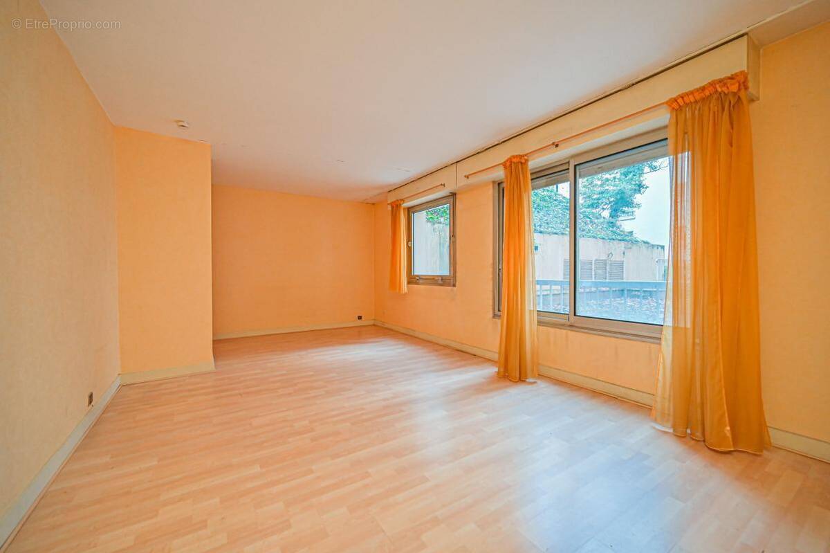 Appartement à PARIS-19E