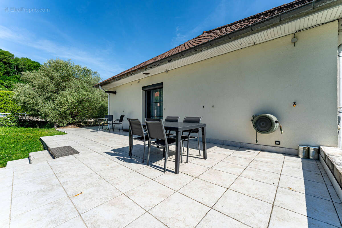Maison à MAUBEC