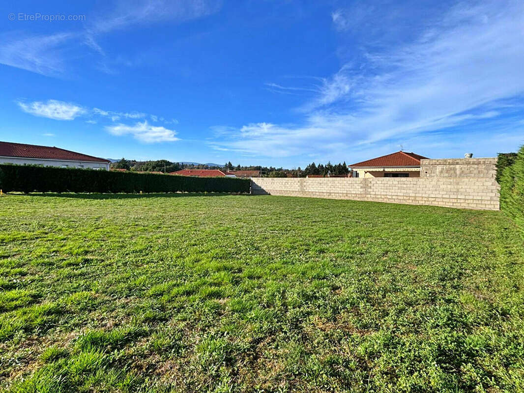 Terrain à COMMELLE-VERNAY