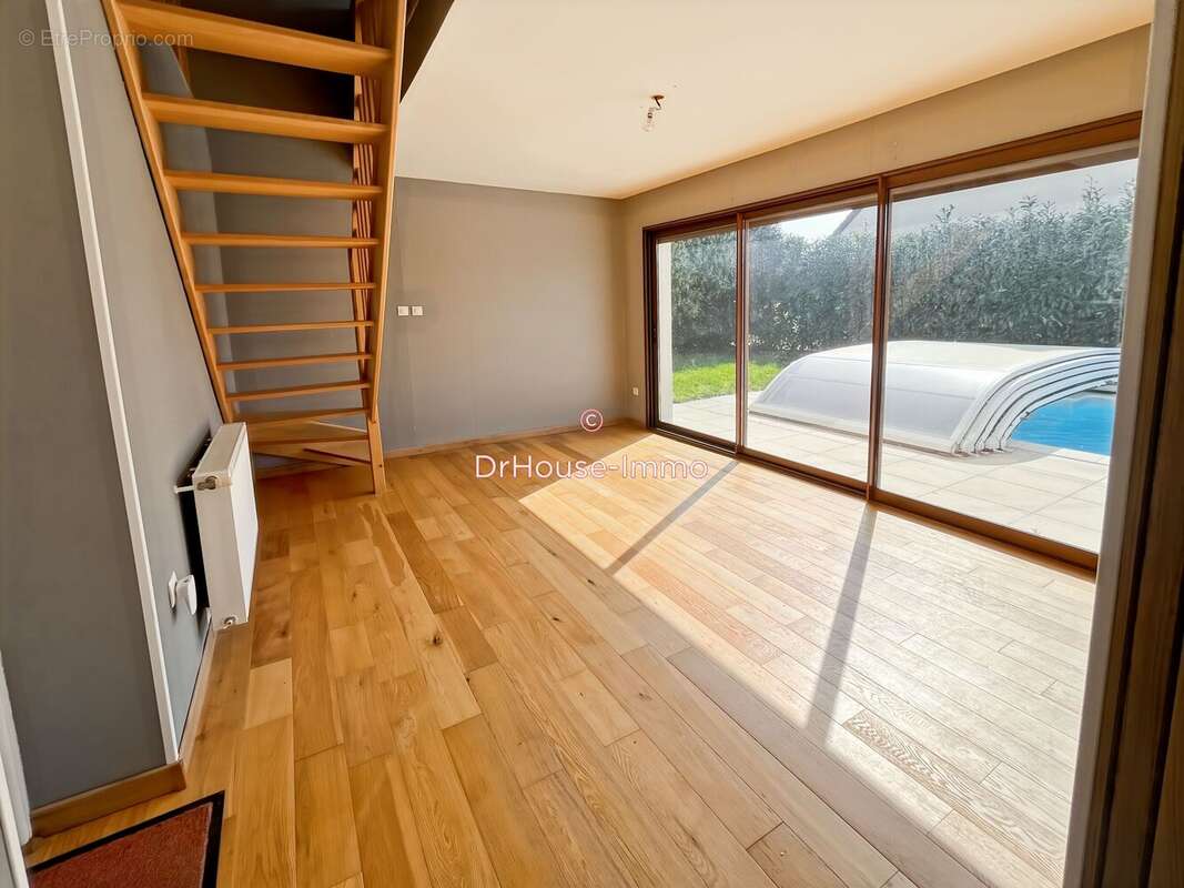 Maison à VAUX-LE-PENIL