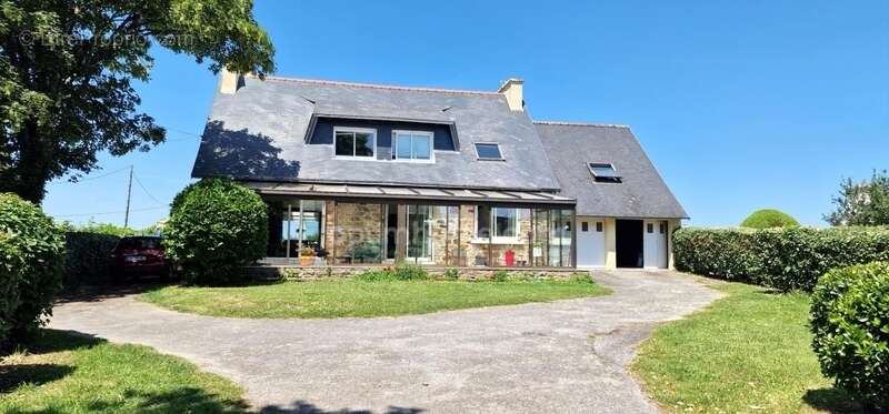 Maison à POULLAN-SUR-MER