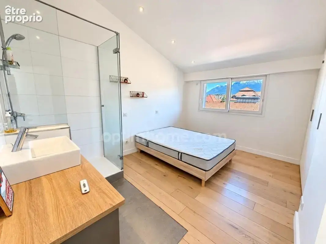 Annecy centre – appartement d’exception avec vue sur les toits et les montagnes - photo 13