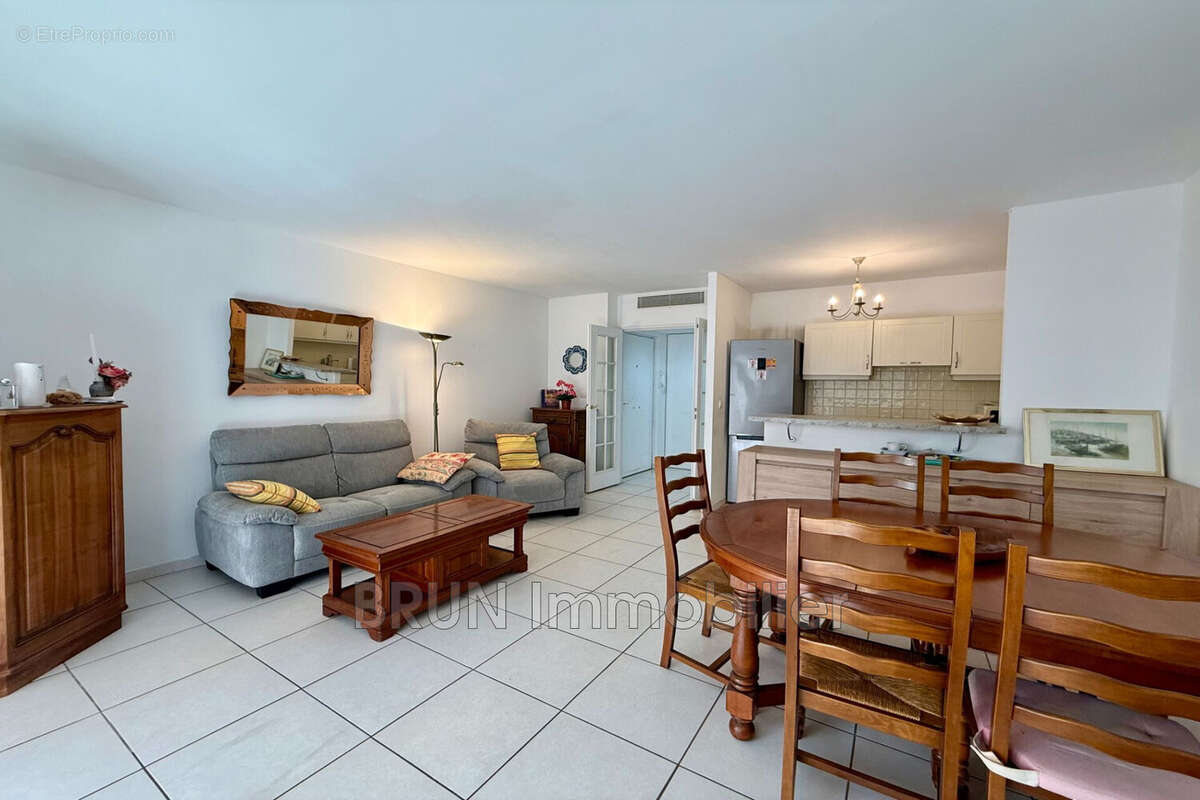 Appartement 60 m² à Antibes  - photo 2
