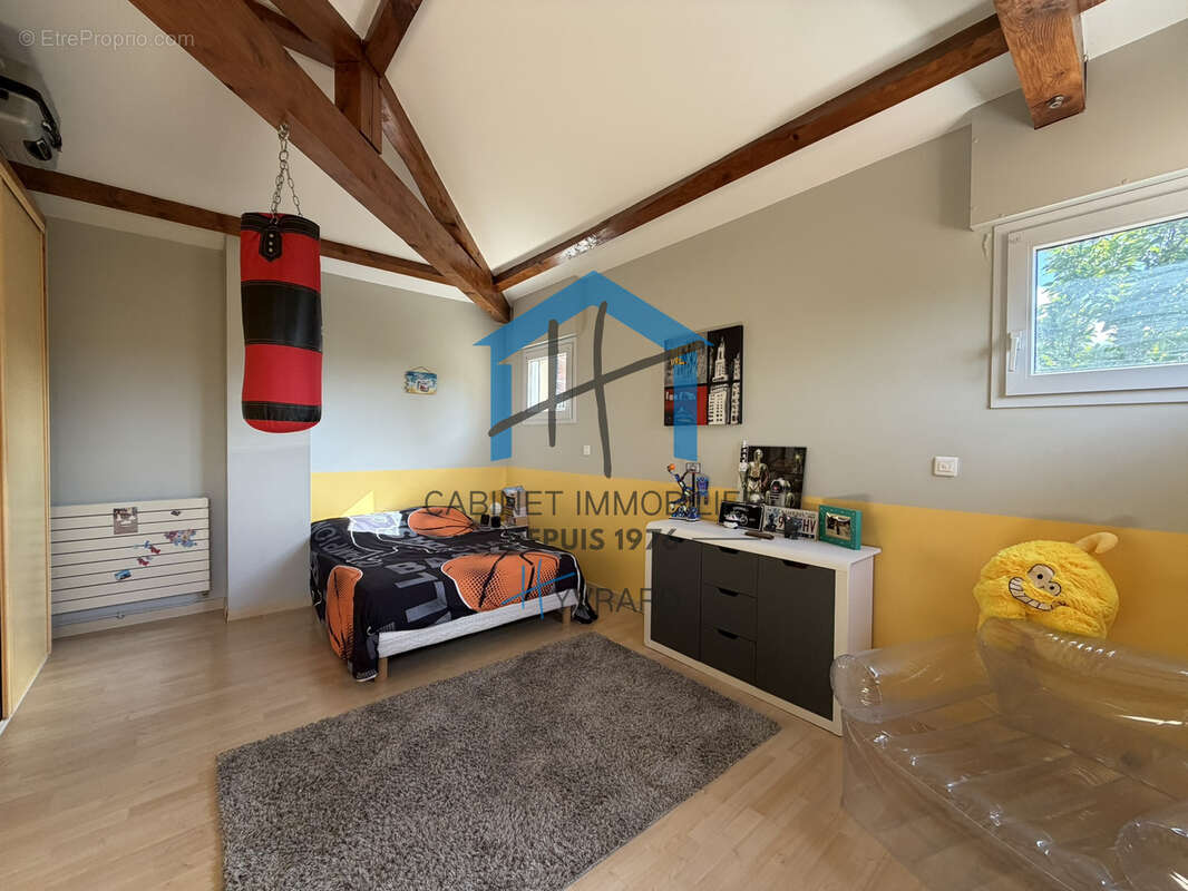 Villa type 7 de 210 m2 avec piscine LA FOUILLOUSE - ECULIEU - photo 18