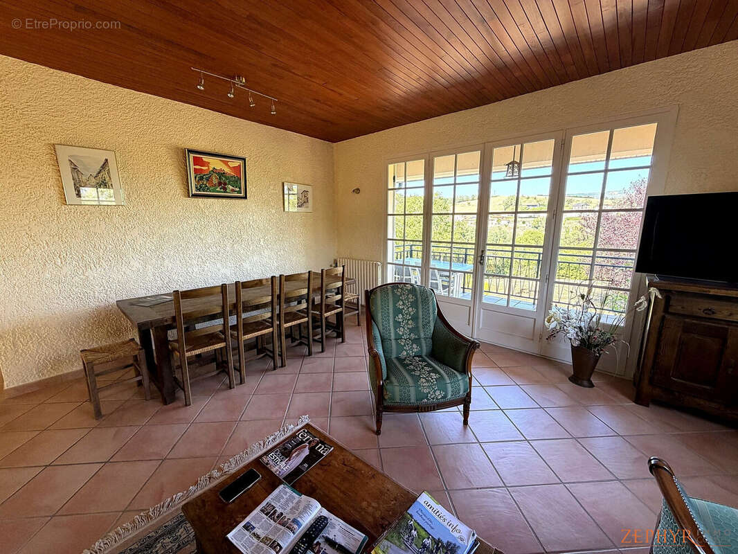 Maison 156 m² à Ternand  - photo 8