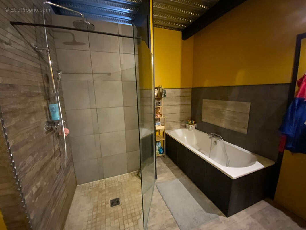 Appartement à MONTCEAU-LES-MINES