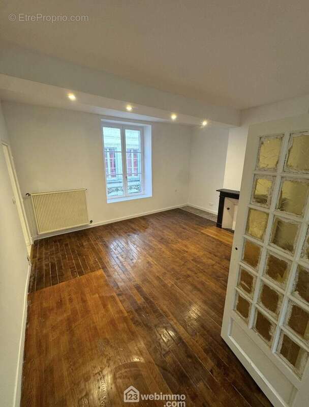 Toutes les fenêtres sont en double vitrage - Appartement à LAON