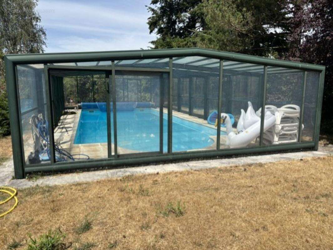 Deux maisons, une piscine, 2 002 m² de nature – 1h de Paris - photo 3