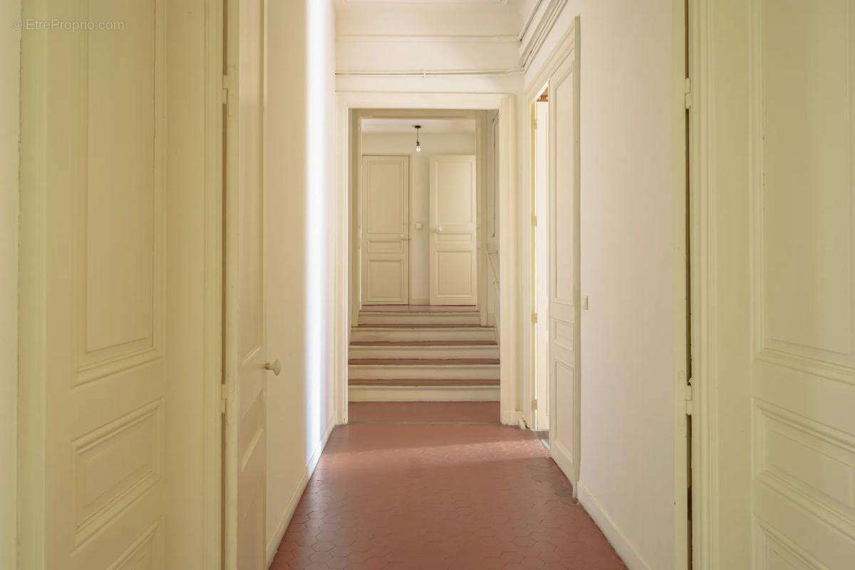 Appartement à MARSEILLE-1E