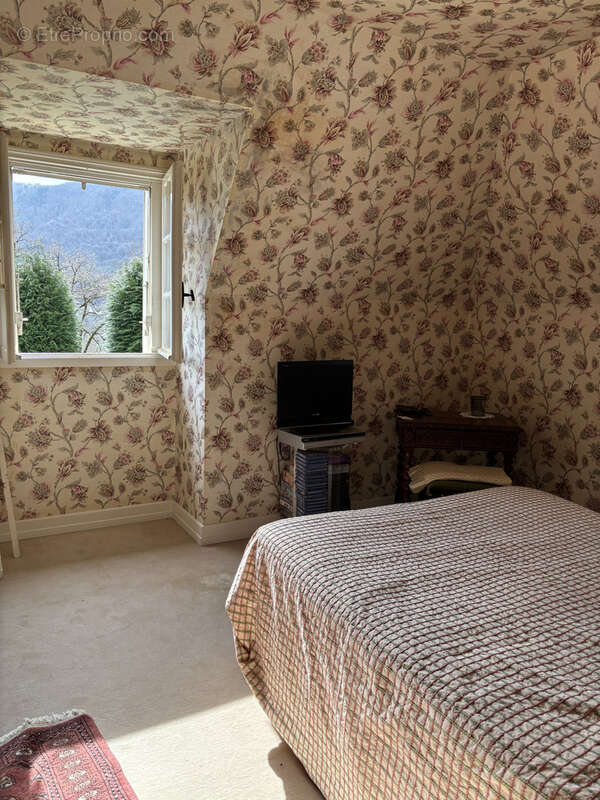 Maison à VIC-SUR-CERE