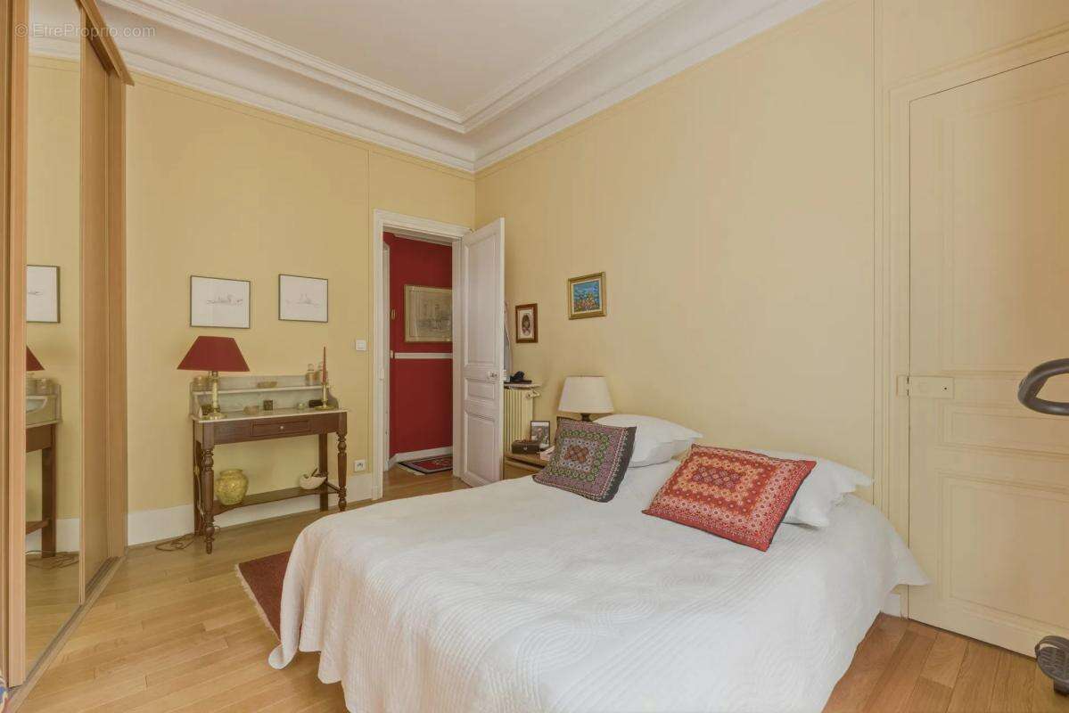 Appartement à PARIS-14E