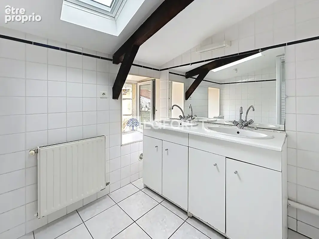 Immeuble Parthenay- Hyper centre de Parthenay - photo 6