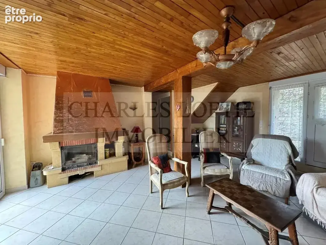 Belle maison de caractère en pierre dans un village de Bouriane - photo 9