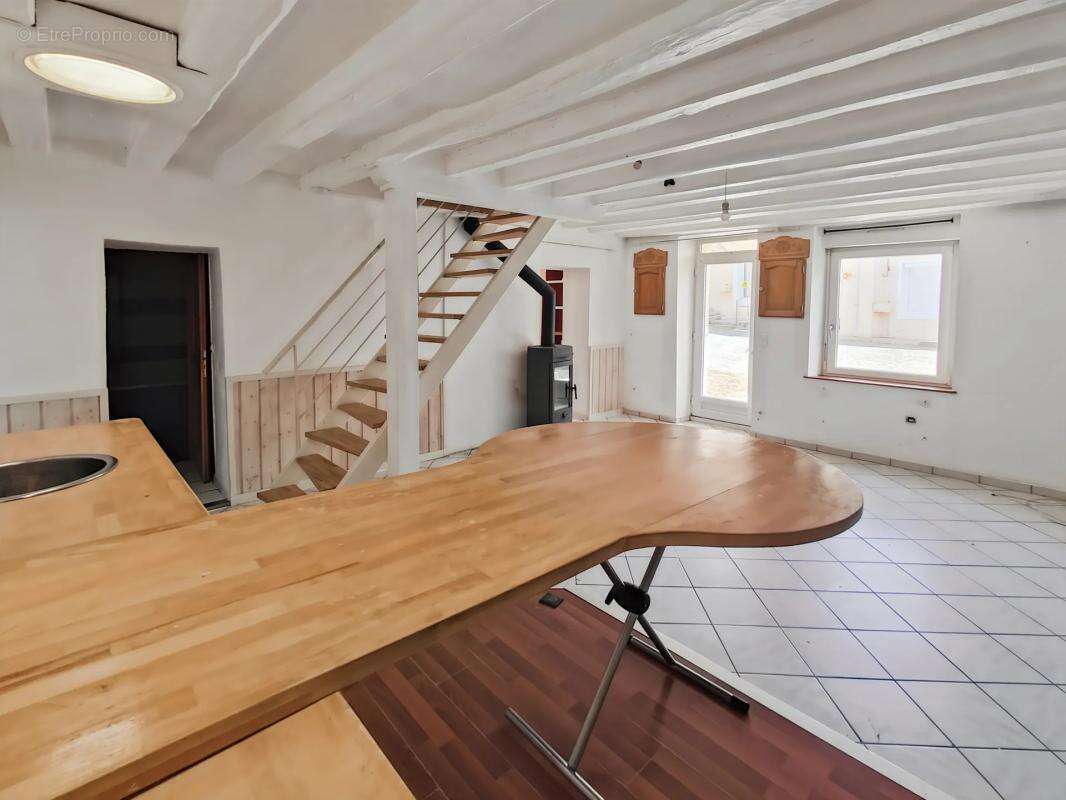 Maison à MONTFORT-LE-GESNOIS