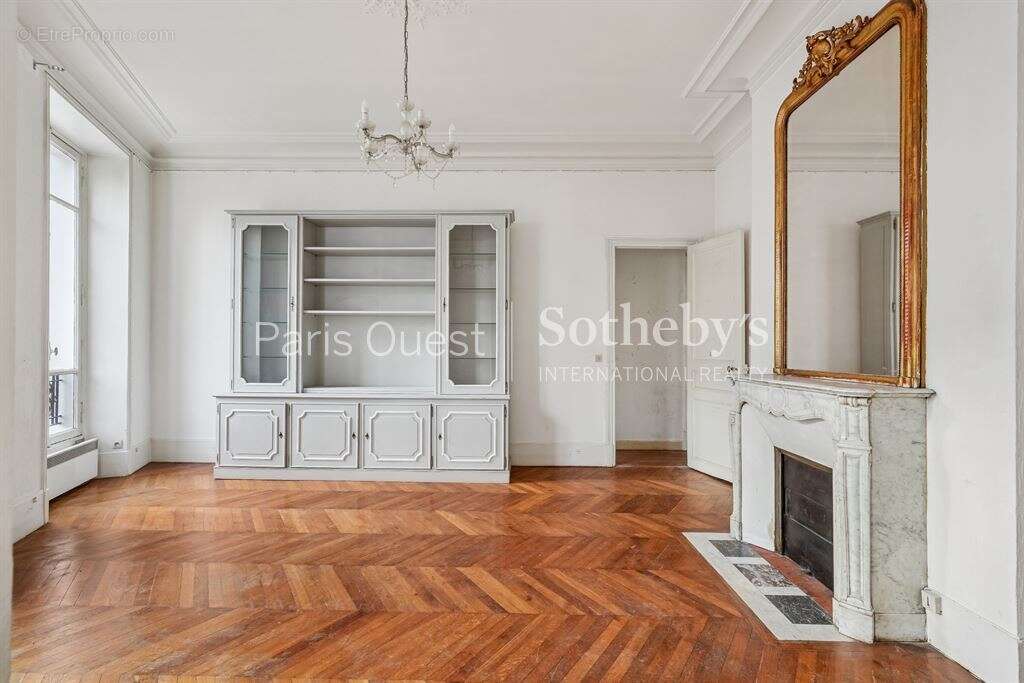 Appartement à NEUILLY-SUR-SEINE