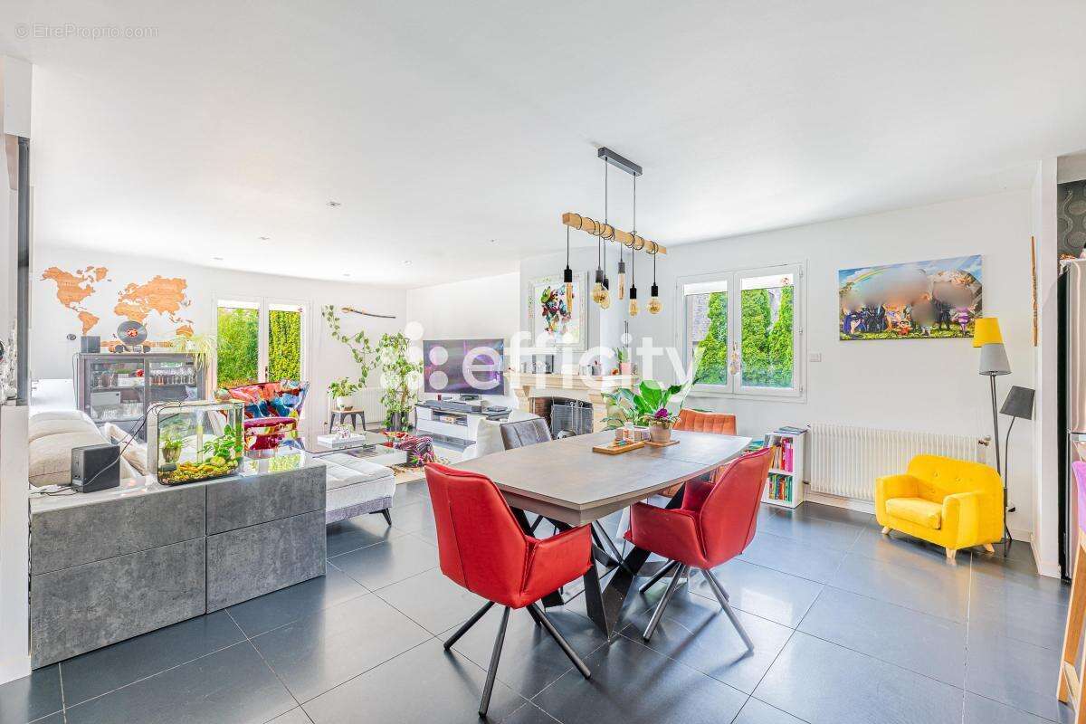 Maison à SAINT-CYR-SUR-LOIRE