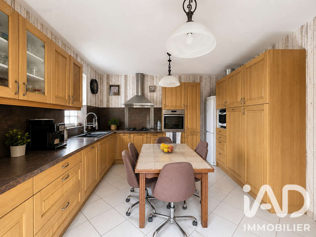 Maison 172 m² à Damery  - photo 4