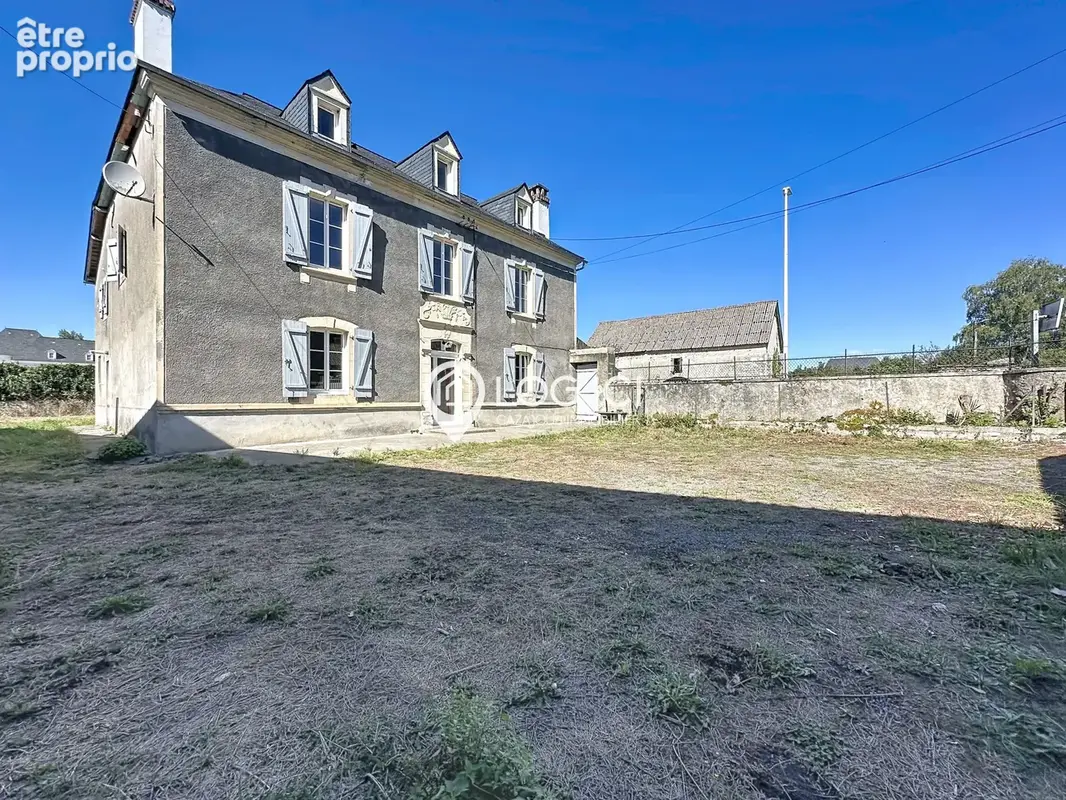 SAINT-ABIT - Vente véritable Enclos béarnais en partie rénové sur un terrain de plus 2 000 m2 - photo 2