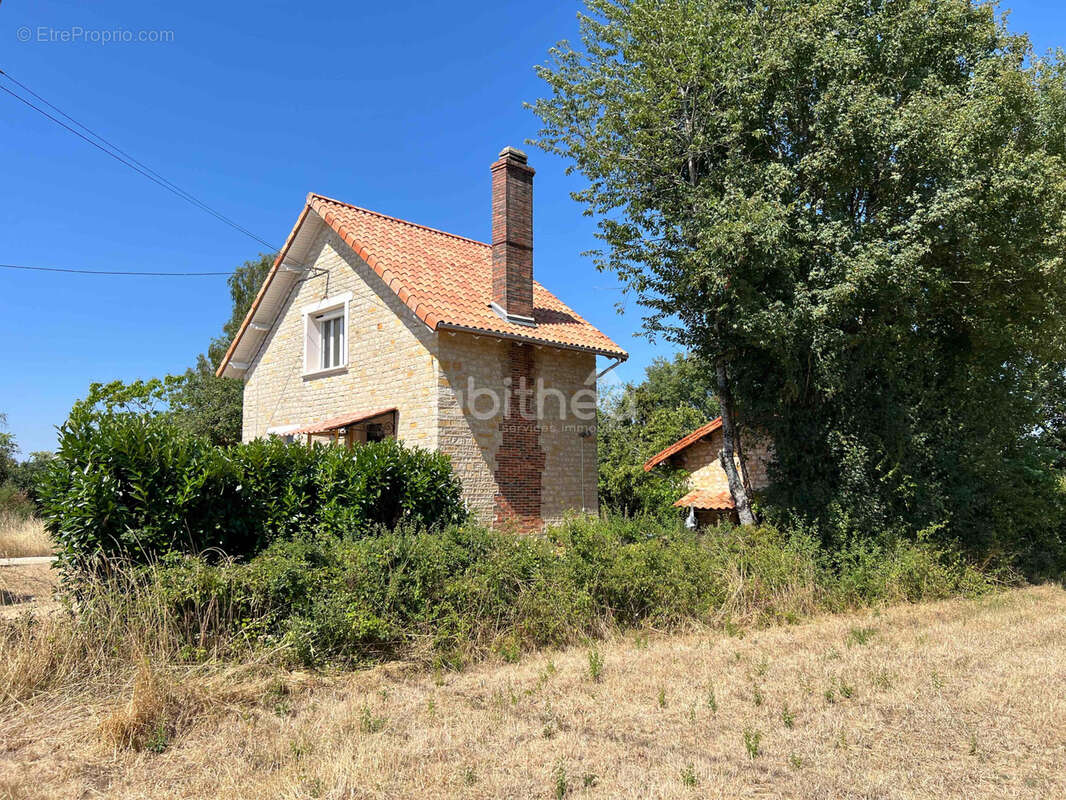 Unique house with outbuildings and large grounds   Chassiecq (16350) - photo 19