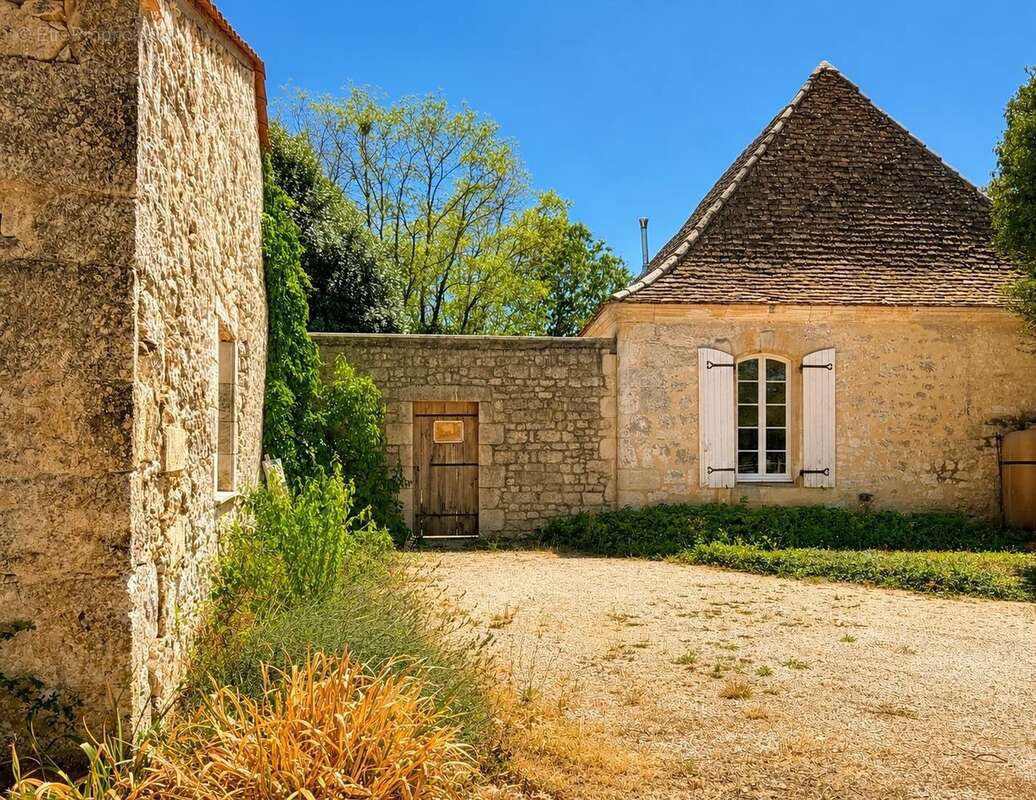 Propriété de caractère en pierres – Domaine équestre sur près de 6 hectares - photo 6