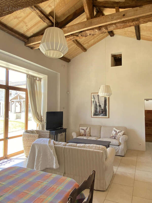 Superbe propriété rurale rénovée avec potentiel commercial près de Chalais - photo 14