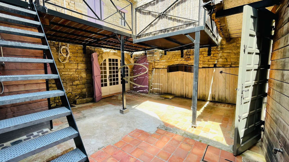Coquette maison de village avec cour et terrasse Barjac - photo 3