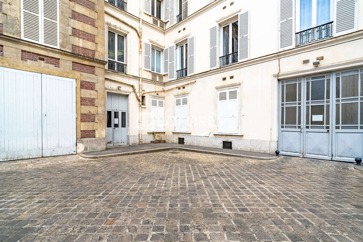 Studio - 16m2 - secteur carnot - plan optimal - vue degagee - photo 9