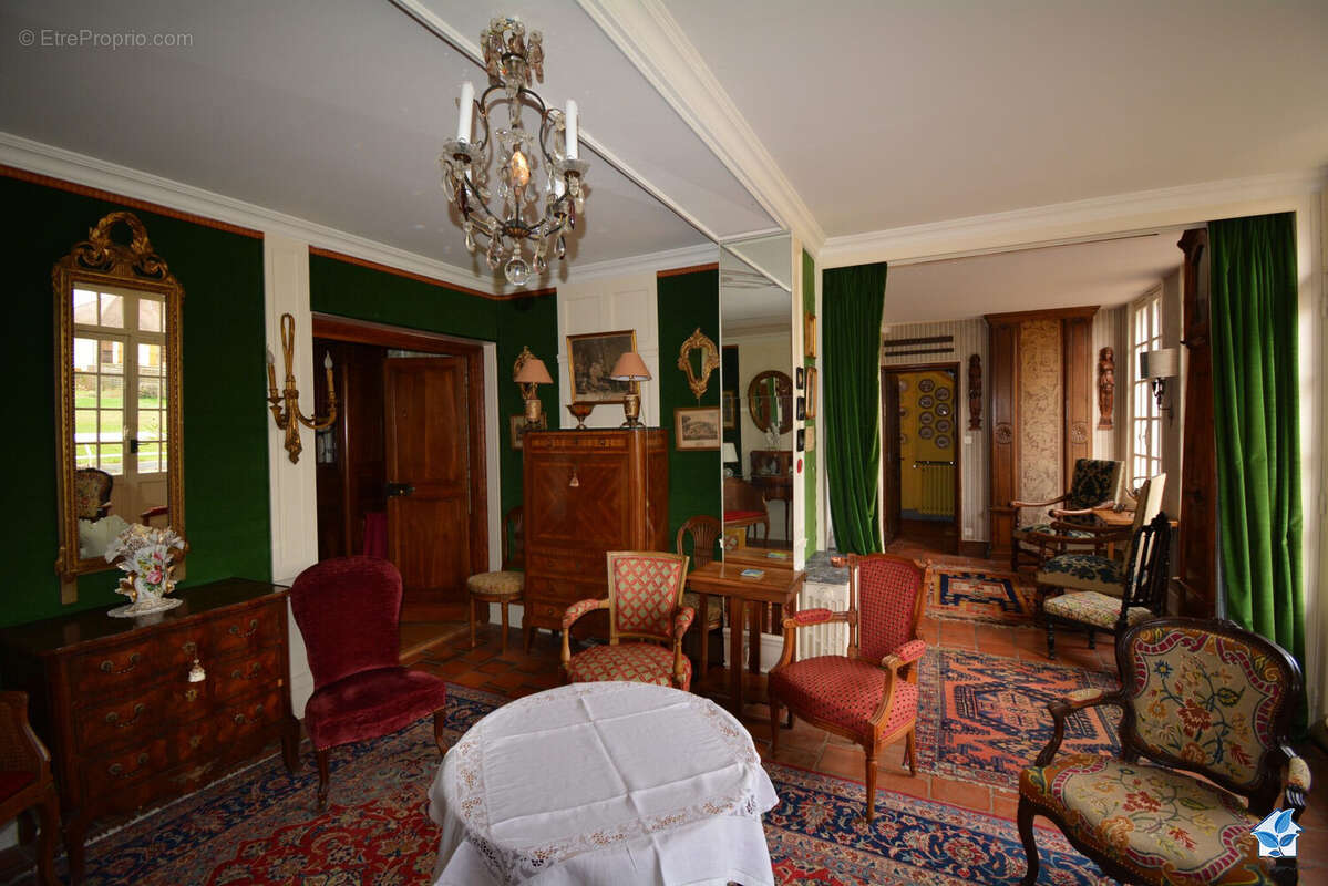 Salon - Maison à COSNE-D&#039;ALLIER