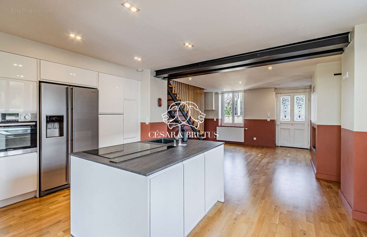 Maison 155 m² à Tassin-La-Demi-Lune  - photo 8